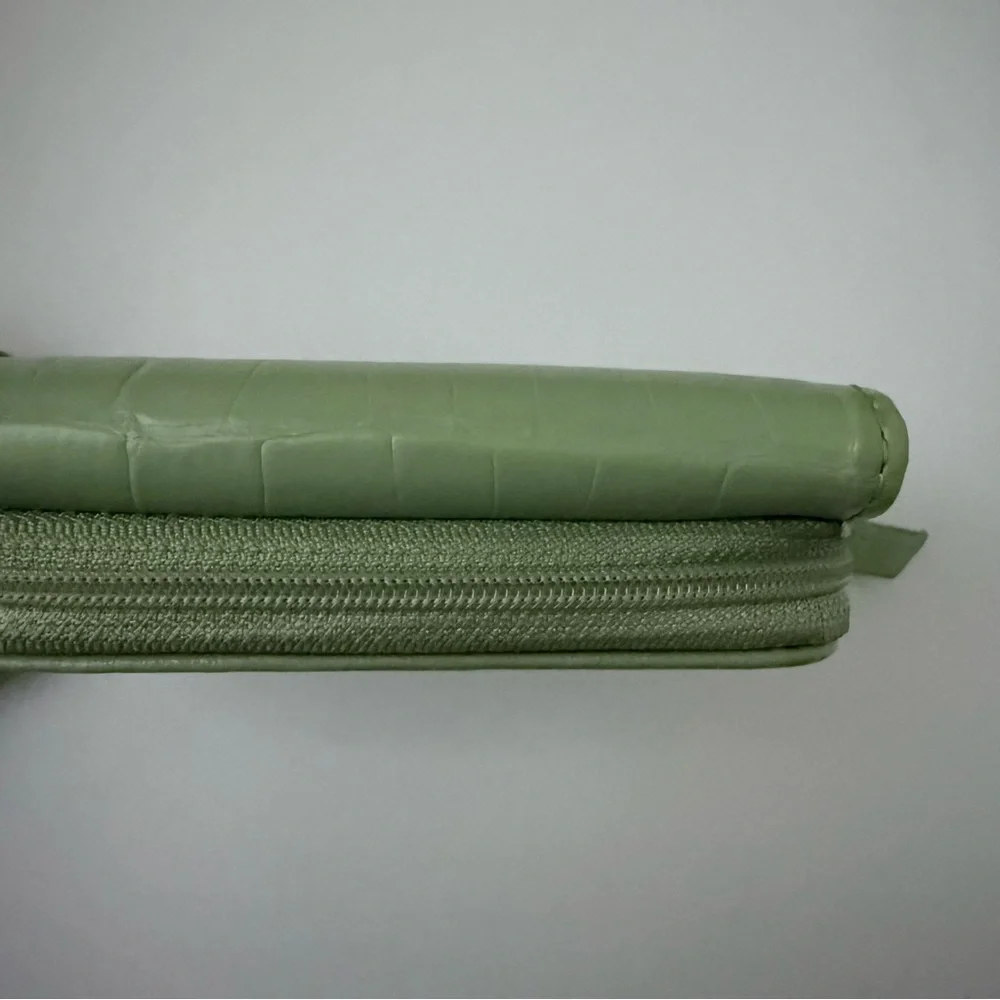 [5x$25] ⭐️ Trifold Sage Green Wallet with Gold Accent Matcha Mint Faux Leather